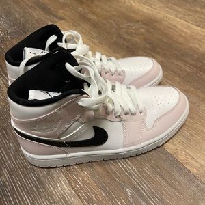Wmns Air Jordan 1 Mid 'Barely Rose'
